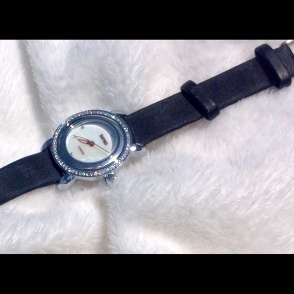 Women's diamond and crystal watch - Picture 7 of 7